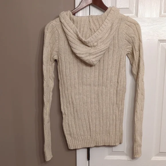 Y2K Hollister Women's Cable Knit Hooded V-Neck Sweater in Cream Bella Babydoll - Picture 11 of 11